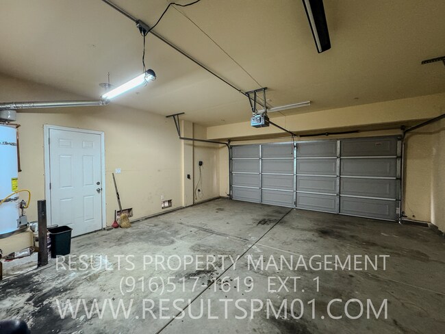 Building Photo - Luxury lifestyle in Orangevale