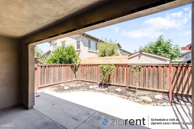 Building Photo - 4 br, 3 bath House - 1125 Berkshire Dr, La...