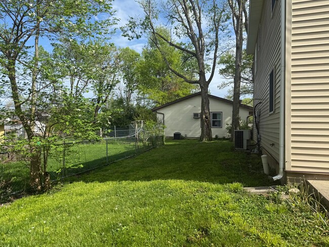 Building Photo - 4 bedroom, 2 bath House