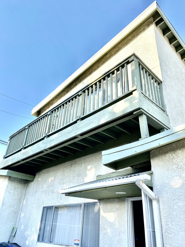 2nd floor balcony - 1141 Shelley St