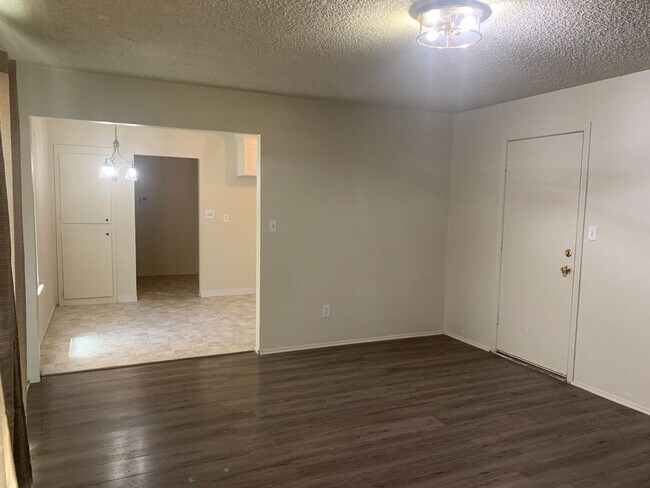Building Photo - Rent Reduced-Won’t Last Long!!!