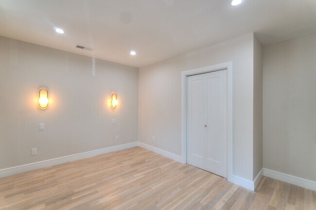 Building Photo - 123 Winchester Ave