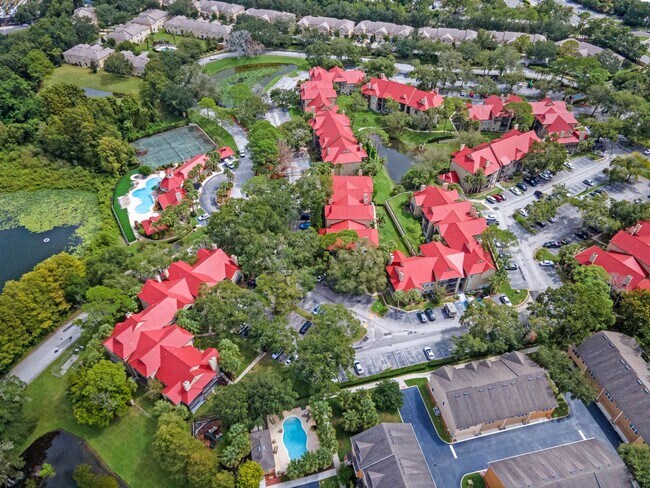 Building Photo - Newly Renovated Ground Floor Condo in Gate...