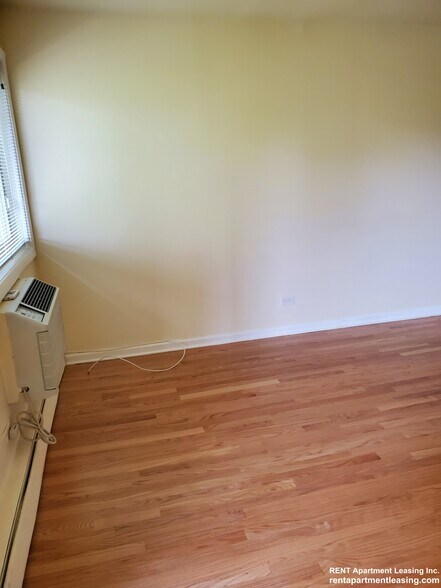 Building Photo - 8504 Waukegan Rd