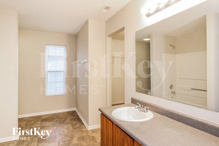 Building Photo - 2880 Ludwig Dr
