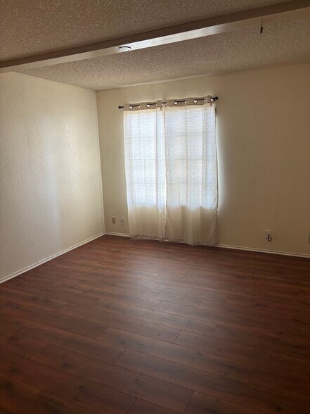 Building Photo - 2554 Olive Dr