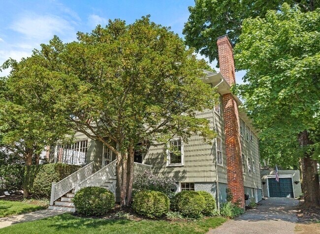 Building Photo - 303 Washington St