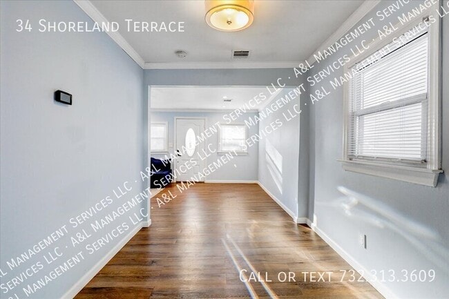Building Photo - 34 Shoreland Terrace