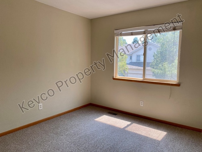Building Photo - 1637 Westbridge Dr