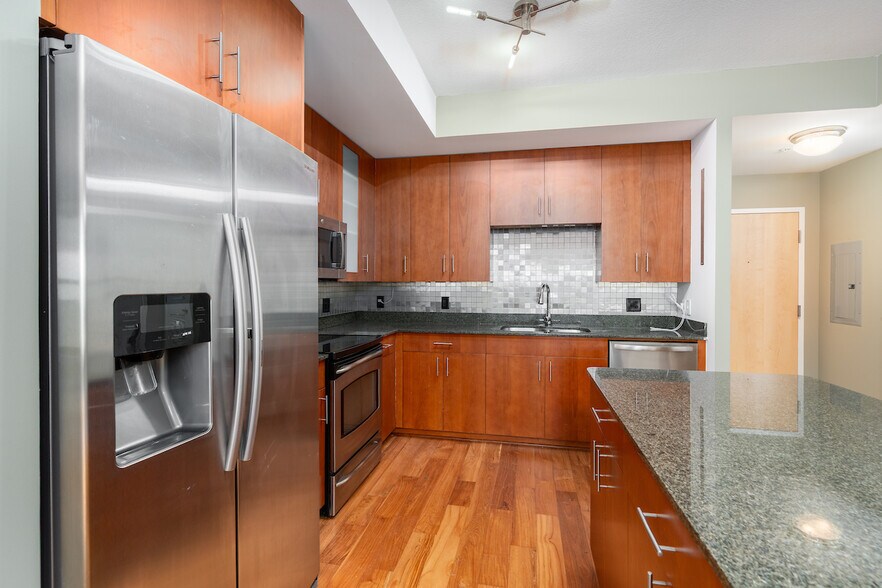 Building Photo - 910 M St NW