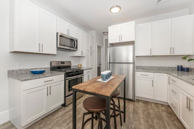 Building Photo - 172 Boylston St