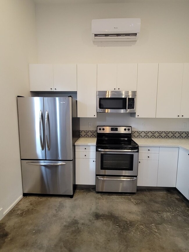 Building Photo - 7008 NE Rodney Ct