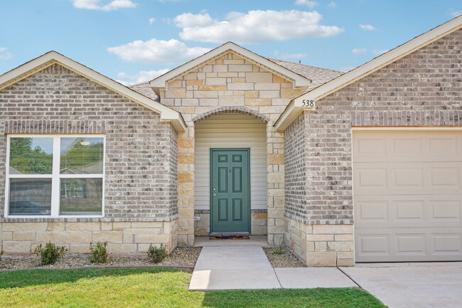 Building Photo - Charming 4-Bedroom Home with 2 Full Baths