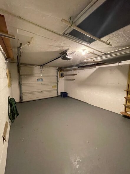 Building Photo - 435 Sycamore Rd