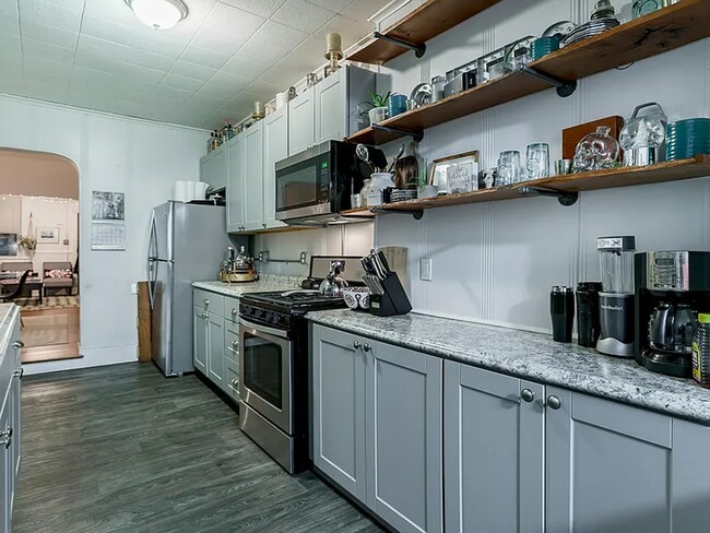 Building Photo - Updated 4 Bed 2 Bath Townhouse in Lancaster City!