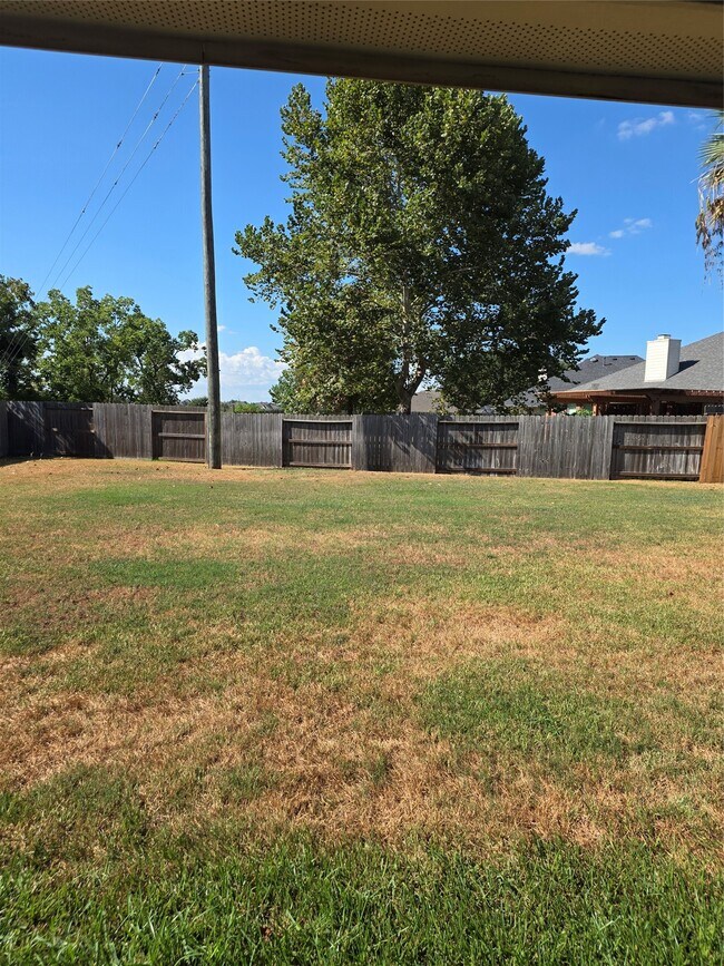 Building Photo - 6216 N Fawnlake Dr