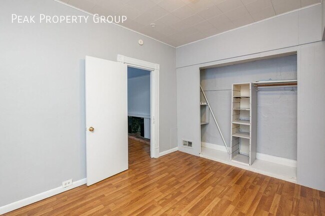 Building Photo - 2554 Vestry Ave