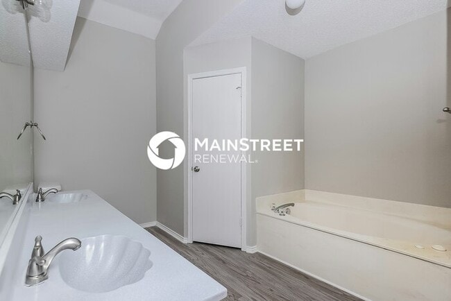 Building Photo - 4 Bedroom Pet-Friendly Home in Arlington, TX with Main Street Renewal