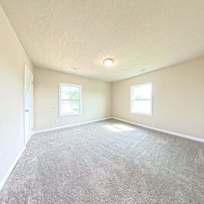 Building Photo - Updated 6 bedroom 2 bathroom home