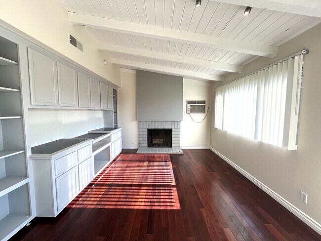Building Photo - Wonderful Home! 3-Bedrooms, 2-Bath Plus Of...