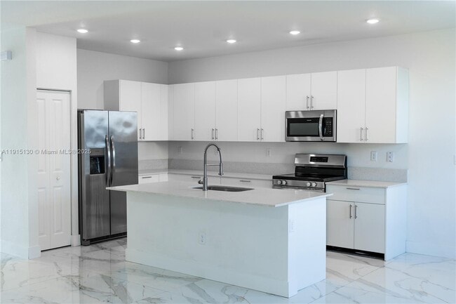 Building Photo - 16144 SW 148th Pl