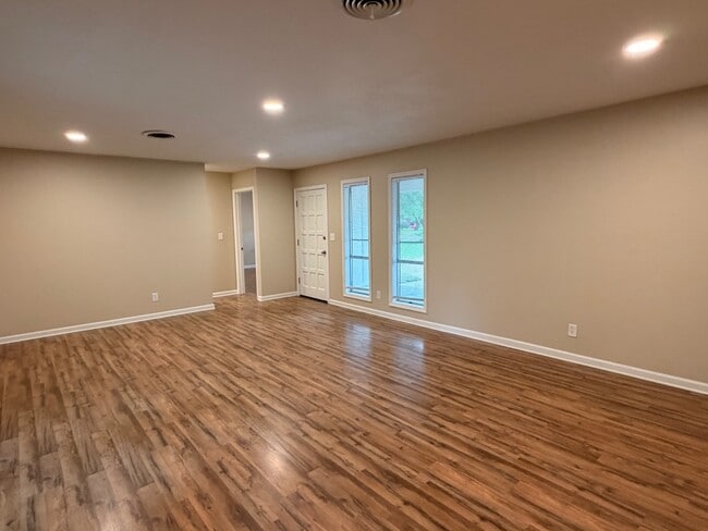Building Photo - 3507 Camellia Cir