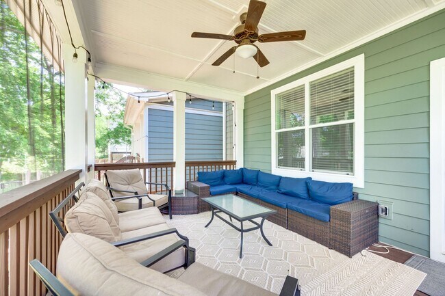 Building Photo - Beautiful 3BE/2.5BA by Invent Communities/...