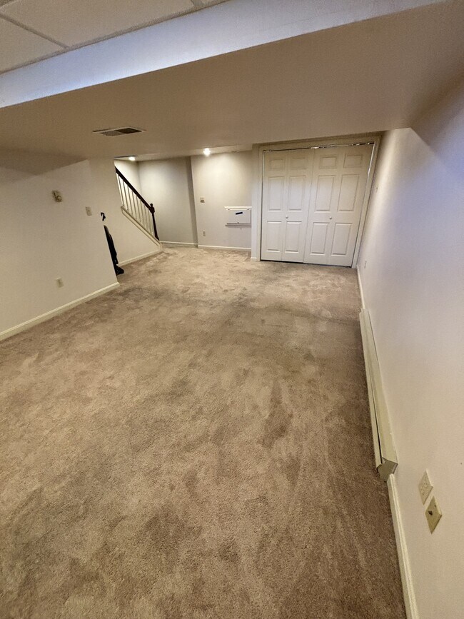 Building Photo - 143 Northwood Ct