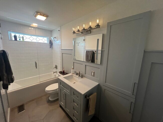 Building Photo - 7830 Westview Ln