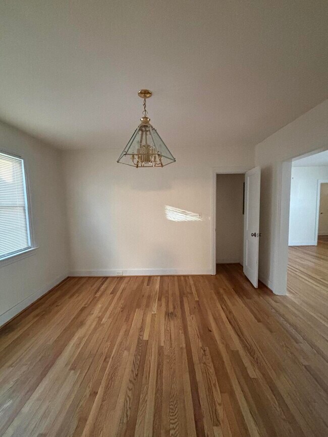 Building Photo - 919 Seminole Ave