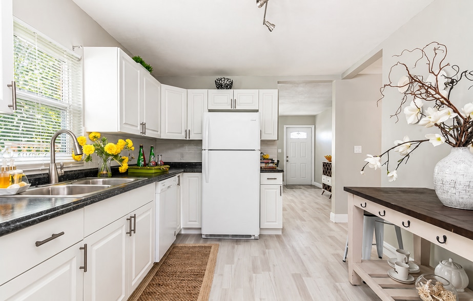 Building Photo - 221 S C St