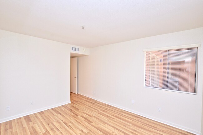 Building Photo - 4704 E Paradise Village Pky N