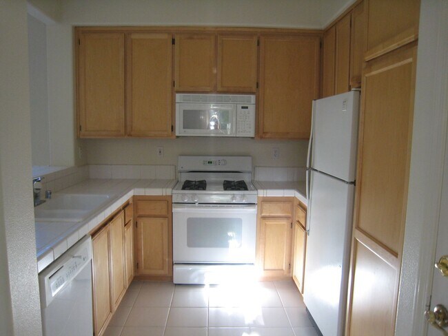 Building Photo - 1041 Warren Dr