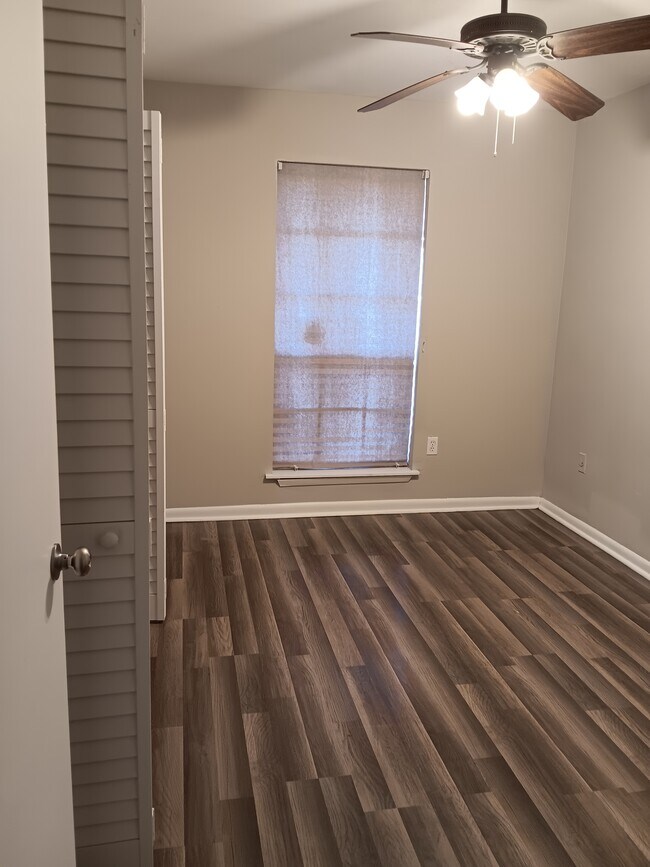 Building Photo - 8722 Orleans Dr