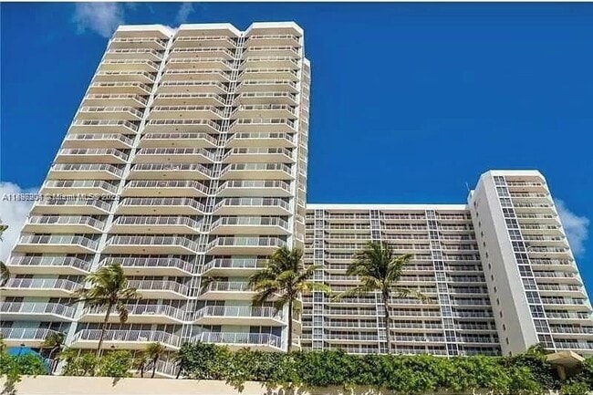 Building Photo - 7601 E Treasure Dr