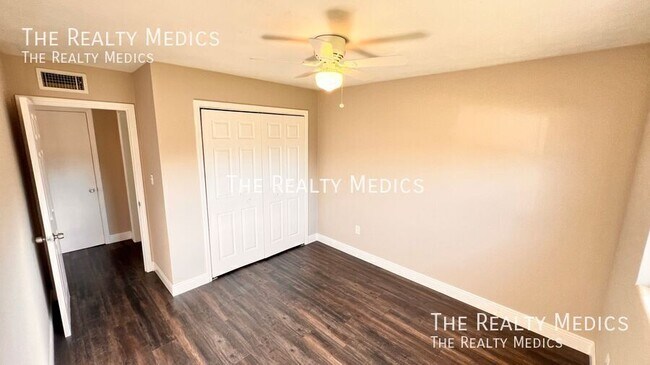 Building Photo - 929 Dupont Ave