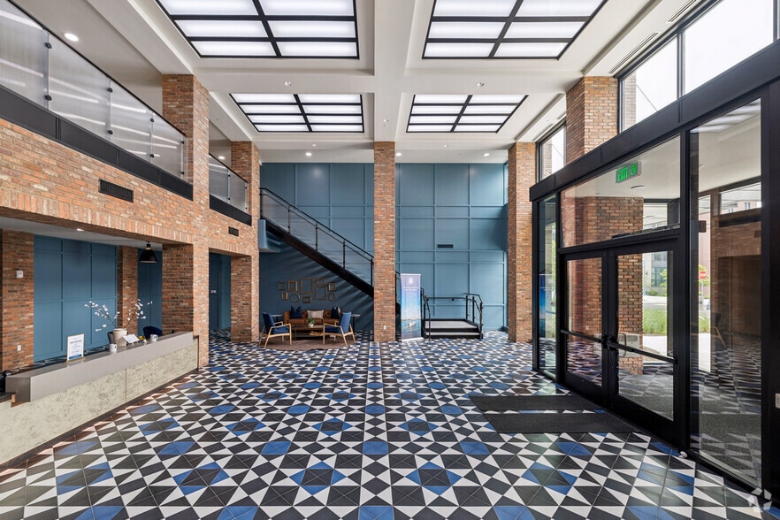 Lobby Photo - The August
