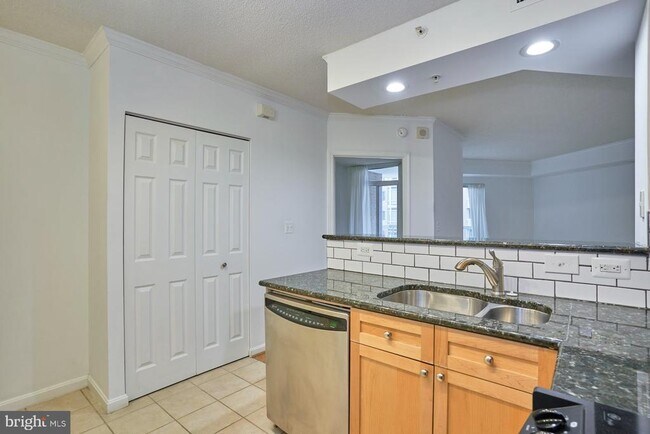Building Photo - 3101 N Hampton Dr