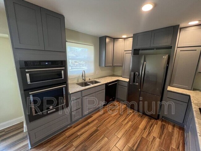 Building Photo - 1944 W Marsden Pl