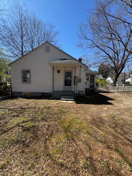 Building Photo - 17 Druid St