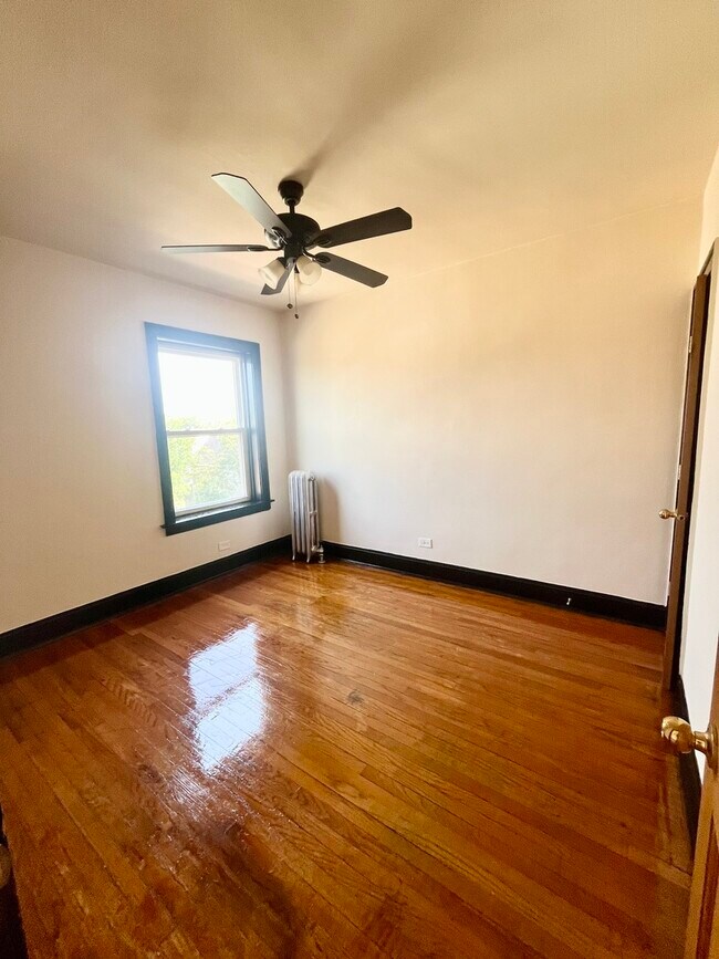 Building Photo - 2152 N Kildare Ave