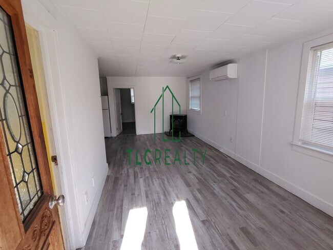 Building Photo - Quaint Home on S. Second St