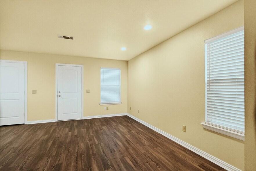 Building Photo - 1716 S Waco St