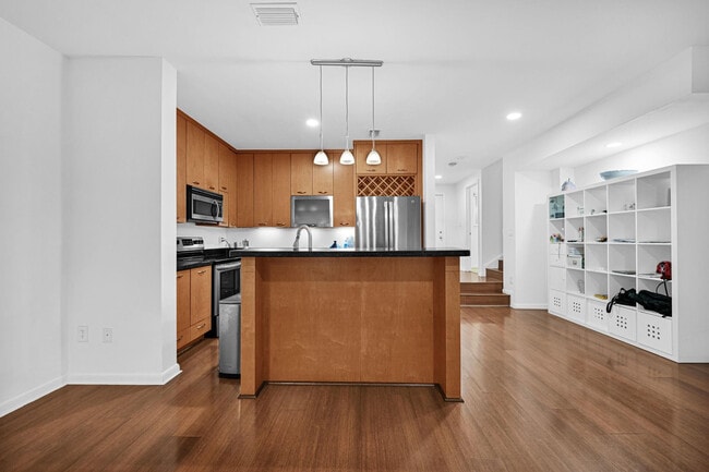 Building Photo - 21385 Marina Cove Cir