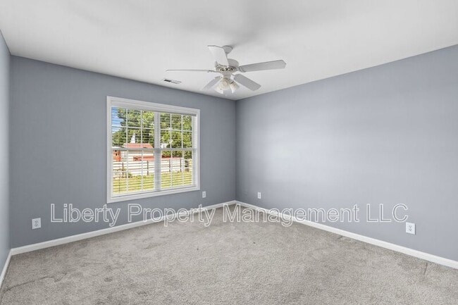 Building Photo - 130 Breezewood Dr