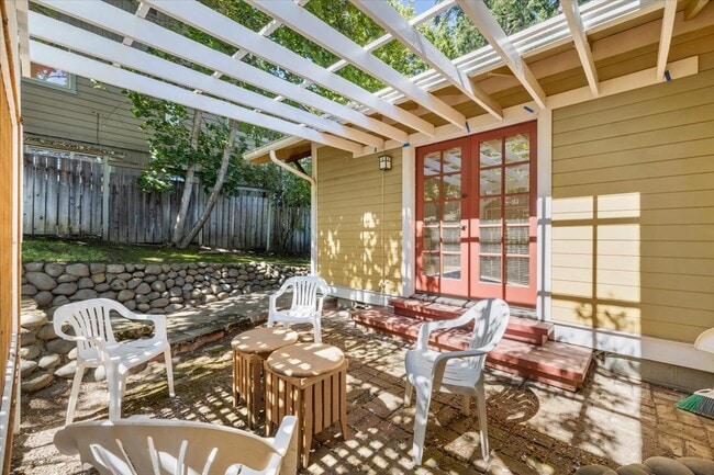 Building Photo - 255 Grant St