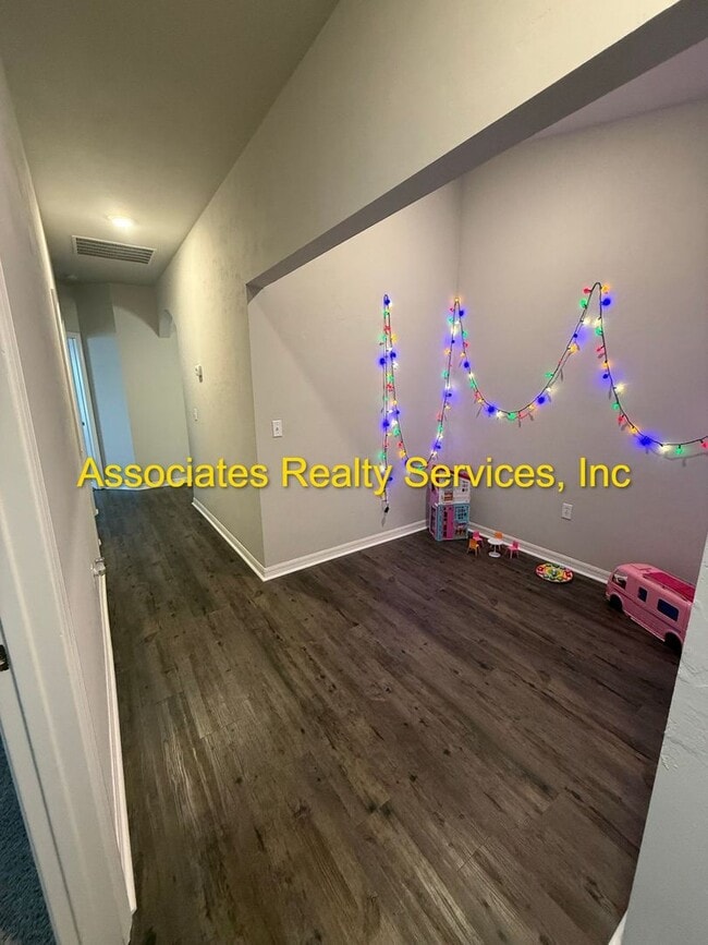 Building Photo - Spacious 4-Bedroom Home with Office in Portofino!  LOOK!