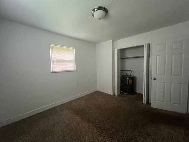 Building Photo - 125 Columbia Dr