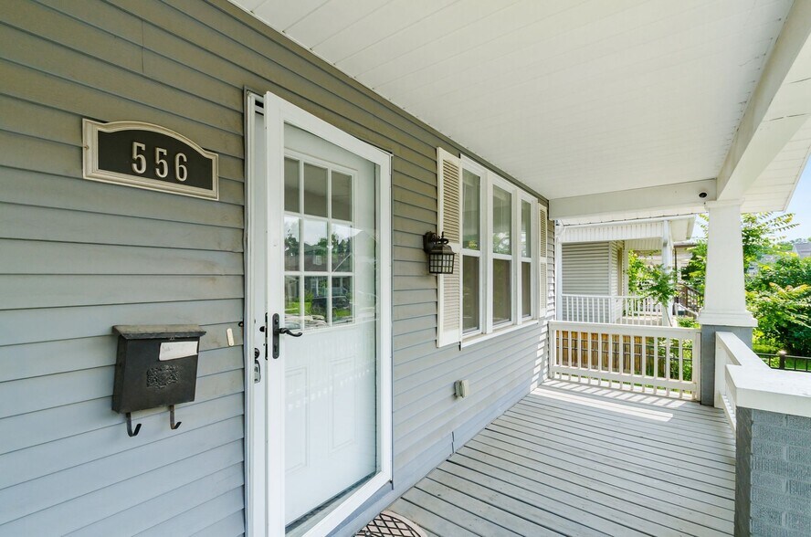 Building Photo - 556 Siebert St