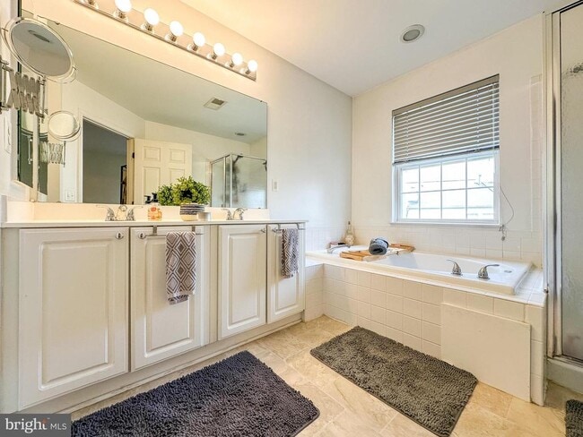 Building Photo - 14358 Haysickle Ct